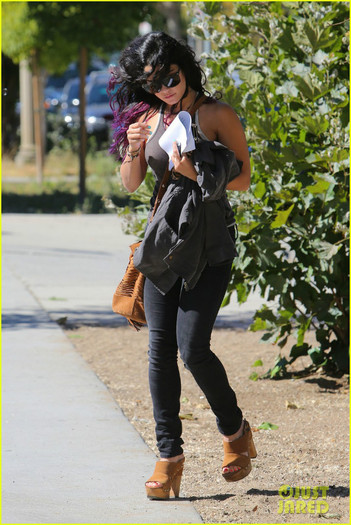 vanessa-hudgens-takes-care-business-10 - Vanessa Hudgens Have You Voted For the Teen Choice Awards
