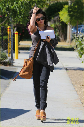 vanessa-hudgens-takes-care-business-11