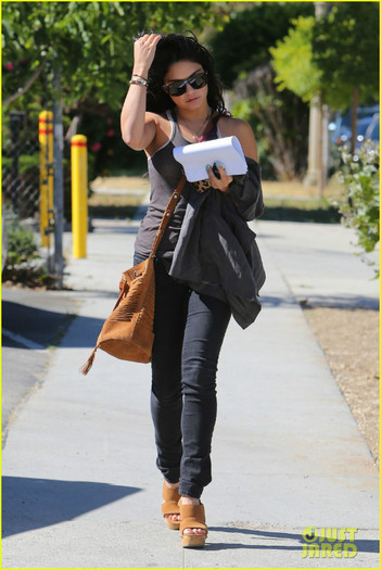 vanessa-hudgens-takes-care-business-12 - Vanessa Hudgens Have You Voted For the Teen Choice Awards