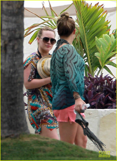 hilary-haylie-duff-mexico-getaway-02