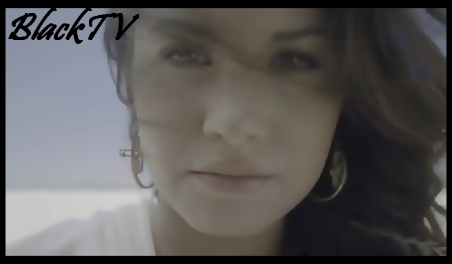 [arata catre Stephanie]