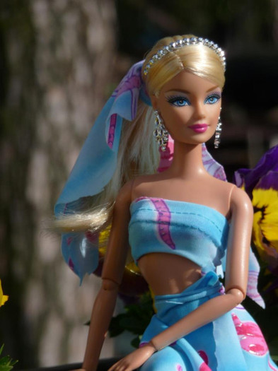 524381_397144860305568_811986336_n