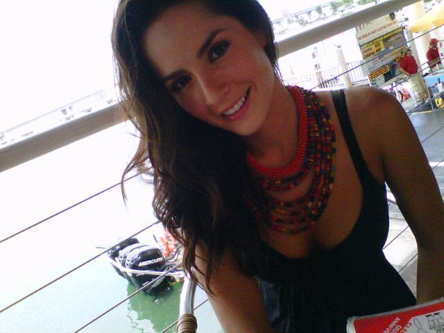 48864158_DXEXHUSWA[1] - Carmen Villalobos