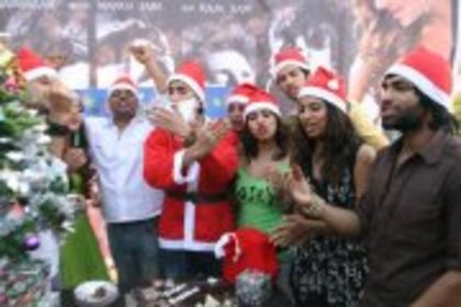 282930_433401093357596_1922959394_a - Sara Khan Christmas Celebration with Dark Rainbow