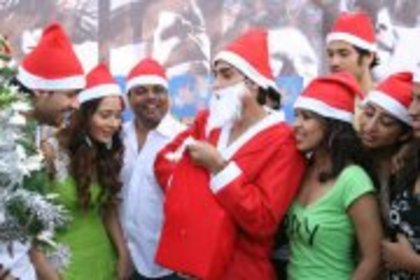 539530_433401050024267_364782894_a - Sara Khan Christmas Celebration with Dark Rainbow