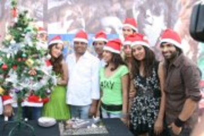 548114_433400890024283_136815530_a - Sara Khan Christmas Celebration with Dark Rainbow