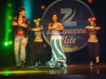 527947_433388406692198_711492442_a - Sara Khan Zee Bollywood Nite Malaysia 2012