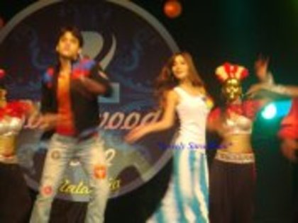 539663_433388206692218_72269985_a - Sara Khan Zee Bollywood Nite Malaysia 2012