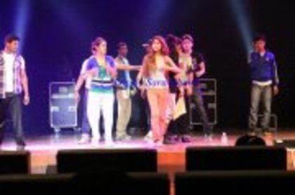 548622_433388800025492_2072996588_a - Sara Khan Zee Bollywood Nite Malaysia 2012