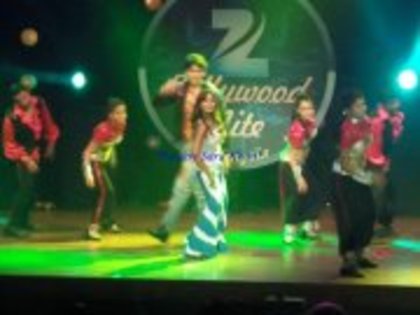 208954_433388670025505_96651410_a - sara khan13