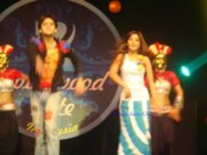 250858_433388140025558_959261258_a - sara khan13