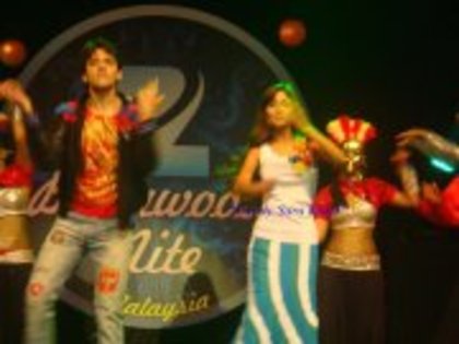 295335_433388536692185_974220915_a - sara khan13