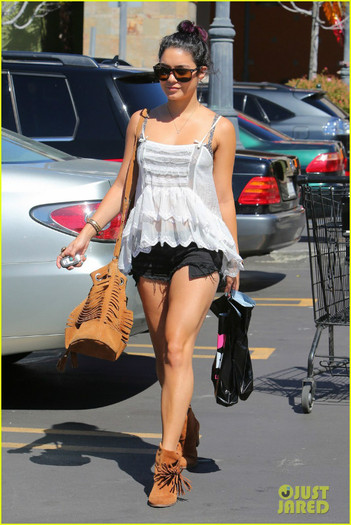 vanessa-hudgens-needs-workout-music-suggestions-06 - Vanessa Hudgens I Need a Playlist For the Gym