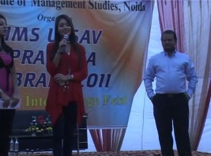 00_01_11 - Sara Khan at IMS Noida Annual Festival IMS Utsav Pratibha Vibrant