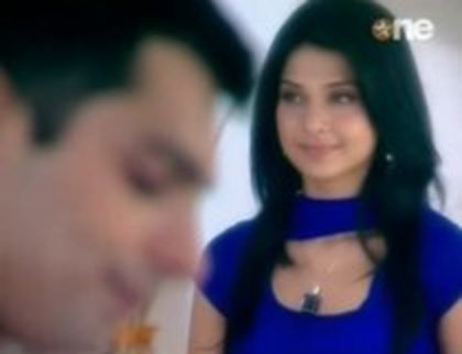 72523856_GLRQUKN - jennifer winget10
