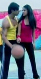 71933090_OEUURRE3 - jennifer winget10