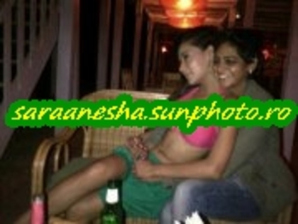 417046_10150626749576062_1138601049_a - B-x-sara khan poze mai rare-x-B