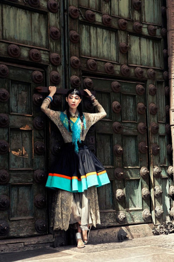 Han-Hye-Jin-2012-Vogue-kr-2_thumb - Wow