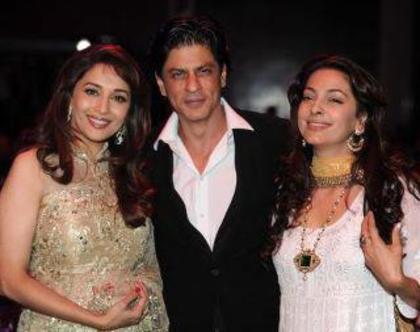 418652_180302322077078_1618213834_n - Shahrukh Khan 2