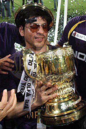 532816_260591214048188_1493159833_n