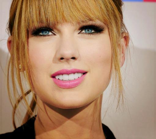 (Se gandea malefic la ce-i poate face Alexandrei)