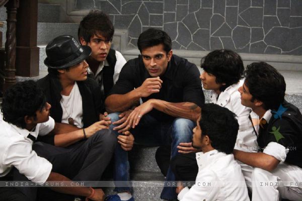 166747-karan-singh-grover-from-dil-dostii-dance