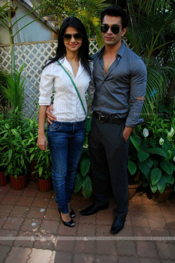 187960-jennifer-winget-with-karan-singh-grover 187960-jennifer-winget-with-karan-singh-grover