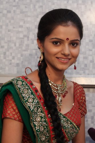 263641_210155362363008_7252643_n - Rubina Dilaik