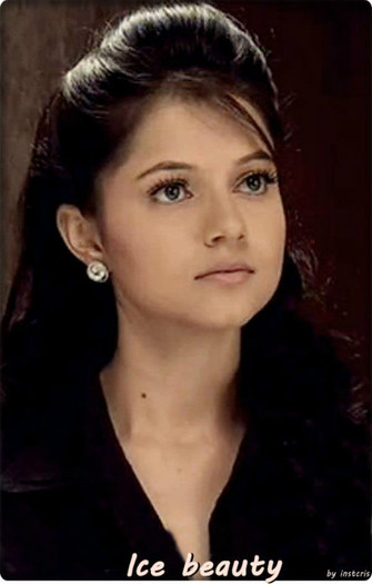 422602_326021467456154_1787140987_n - Rubina Dilaik