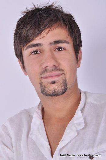 422421_139125459543911_592446615_n