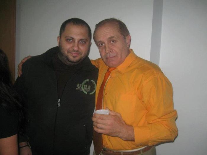 423889_137734523016338_289954178_n