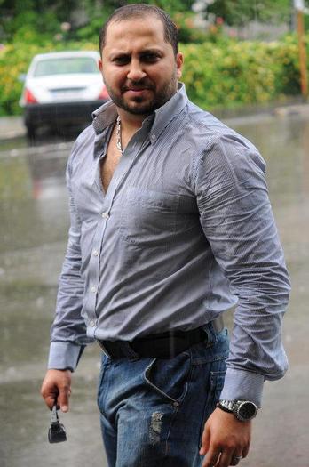 427171_139129556210168_1780406831_n