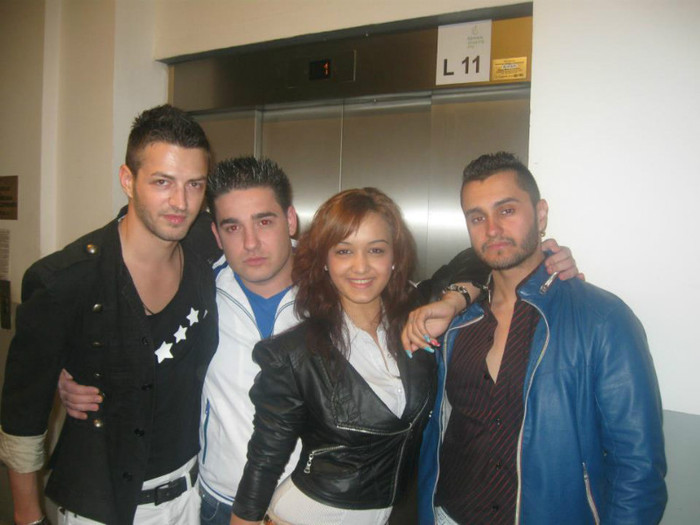 522145_156869321102858_1229222112_n