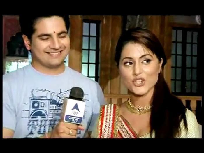385601_423127727707661_164230354_n - Hina Khan