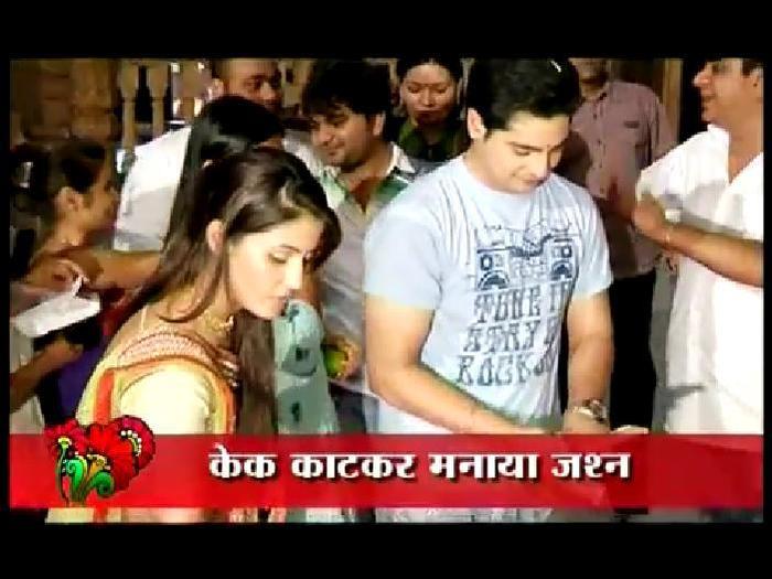 544779_423128024374298_49439024_n - Hina Khan