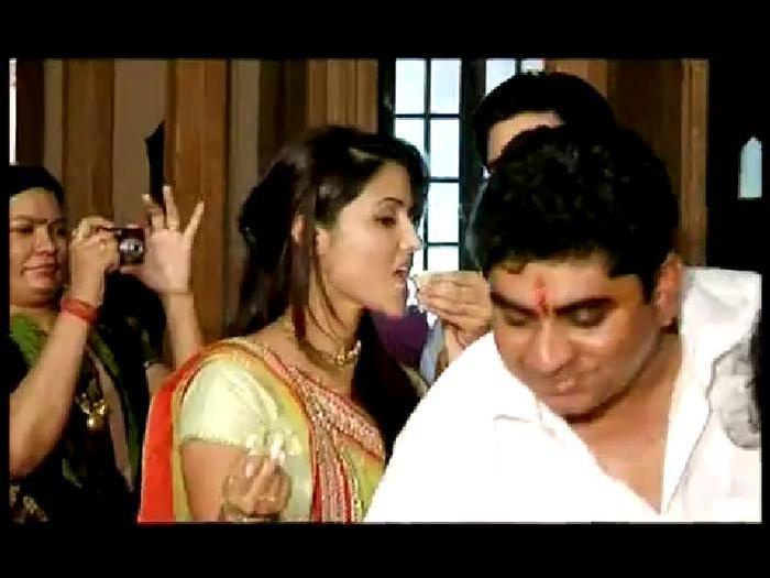 550769_423127807707653_431494999_n - Hina Khan