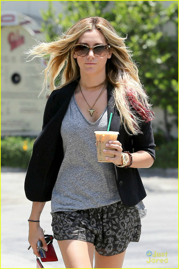 ashley-tisdale-soa-set-03