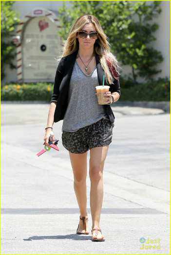 ashley-tisdale-soa-set-10