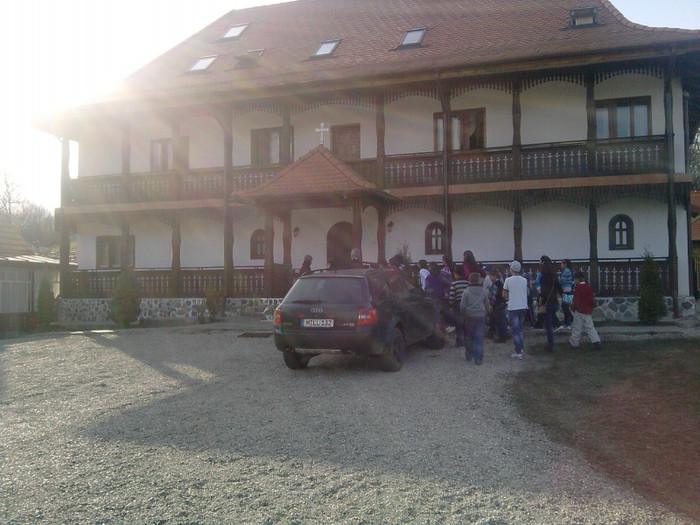...tot la manastire - 2012 Scoala altfel 2-6 apr Excursie Sibiu