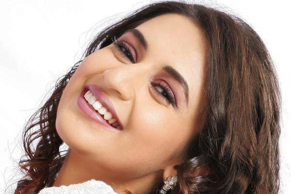 582674_215868428523368_269983551_n