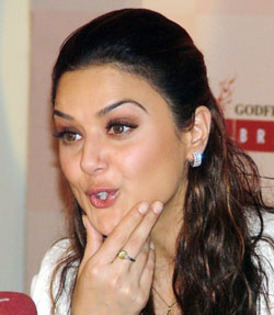  - Preity Zinta 02