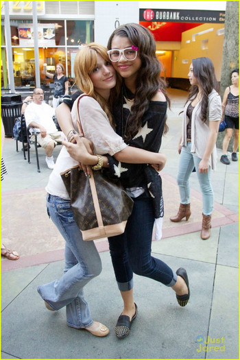 thorne-movies-03 - Bella Thorne and Zendaya Shake It Up Set Pics