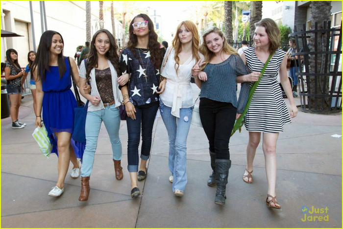 thorne-movies-06 - Bella Thorne and Zendaya Shake It Up Set Pics