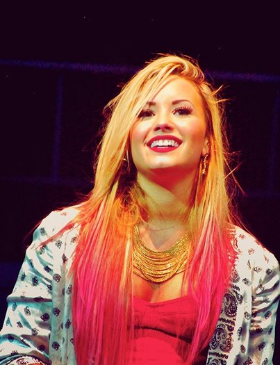 282659_10151006330282432_1084109103_n - DeMeTrIa dEvOnNe LoVaToo