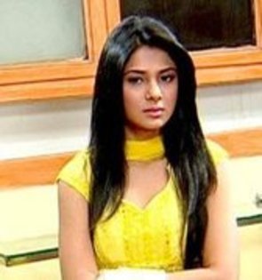 77130026_NYYSEBZ3 - jennifer winget10
