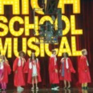 High_School_Musical_3_Senior_Year_1222015138_2008 - high musical 3