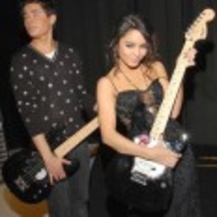 High_School_Musical_3_Senior_Year_1254150624_4_2008