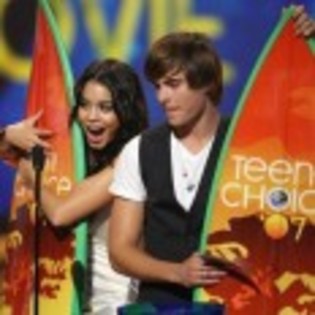 High_School_Musical_3_Senior_Year_1254150637_4_2008