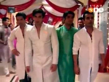 00_00_40 - Dill Mill Gayye - Jogi Mahi Song Sequence