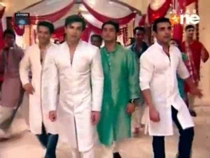 00_00_43 - Dill Mill Gayye - Jogi Mahi Song Sequence